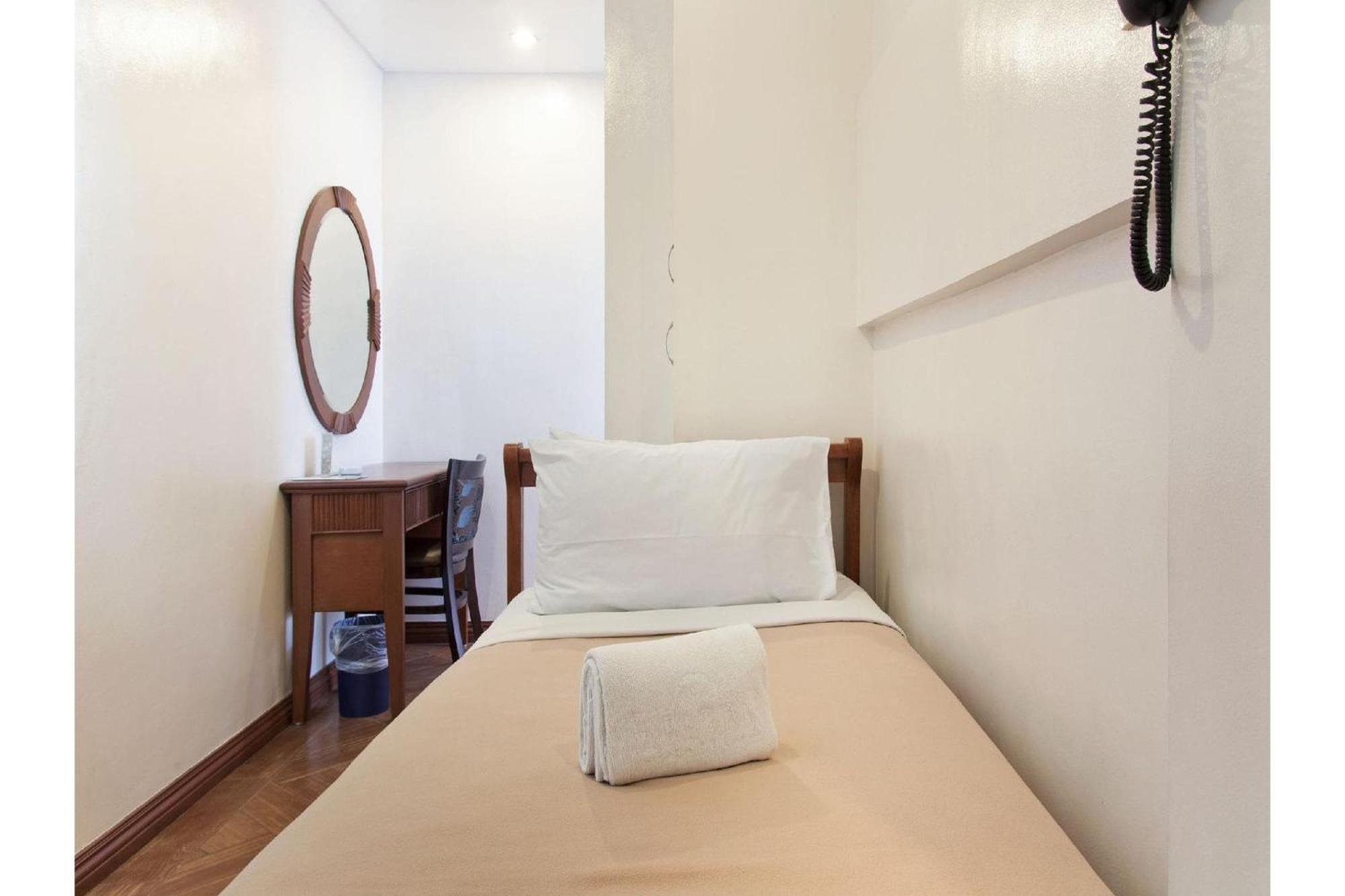 Townhouse Oak Metro Manila Near Osmena Highway Pnr Pasay Formerly Avitel Hotel 马卡蒂 外观 照片