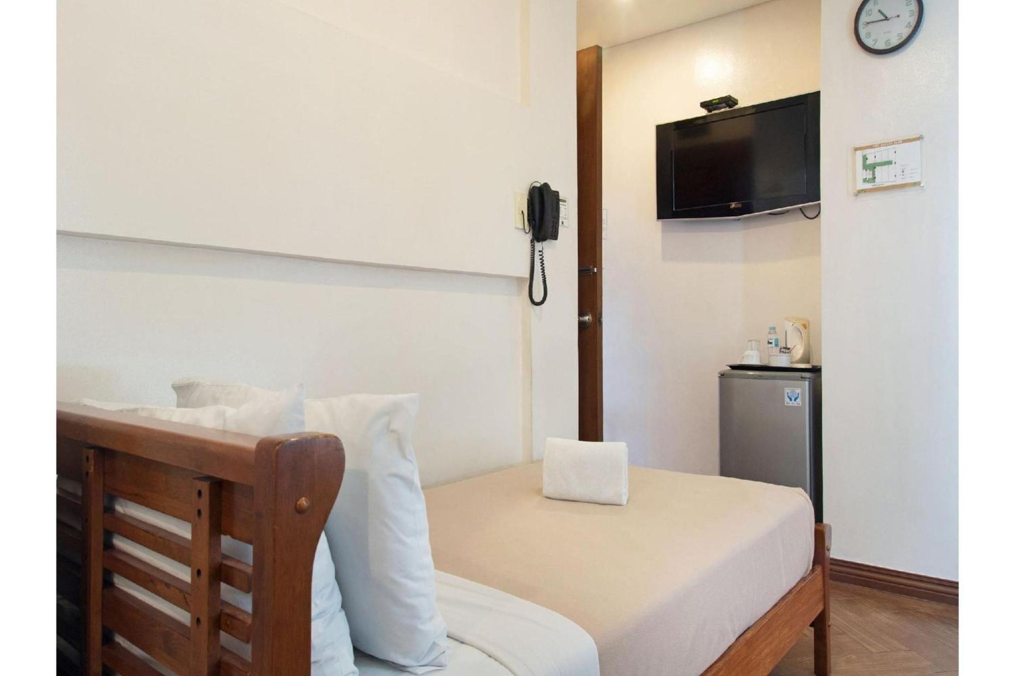 Townhouse Oak Avitel Hotel Near Osmena Highway, Pnr Pasay Station, Metro Manila 马卡蒂 外观 照片