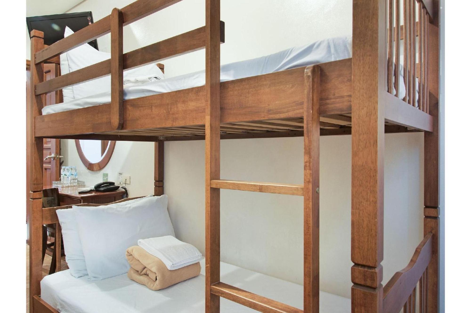 Townhouse Oak Avitel Hotel Near Osmena Highway, Pnr Pasay Station, Metro Manila 马卡蒂 外观 照片