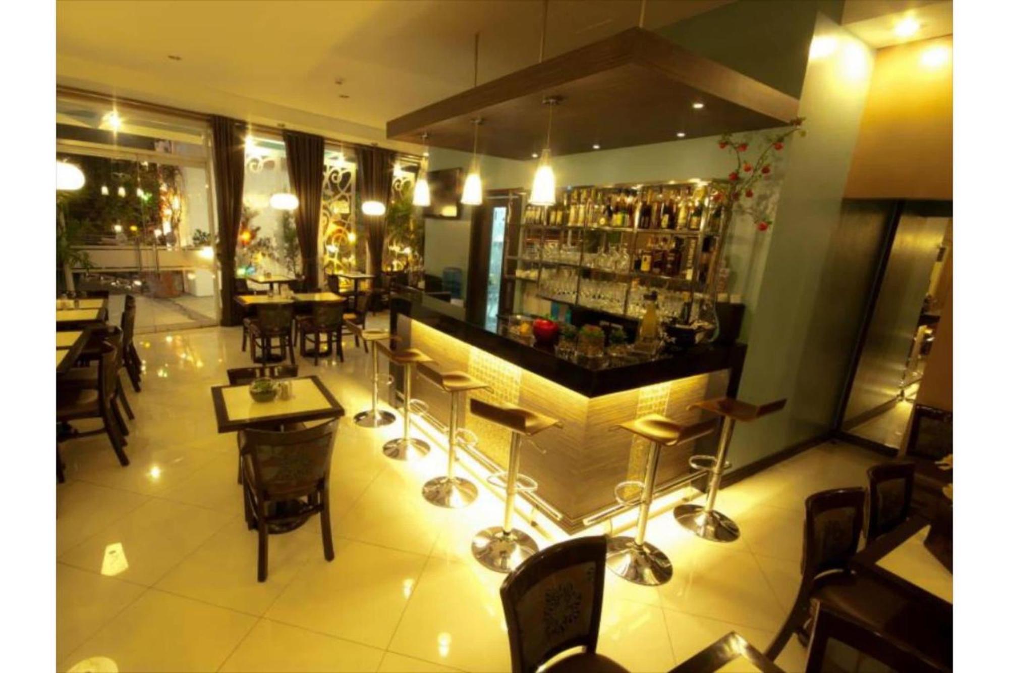 Townhouse Oak Metro Manila Near Osmena Highway Pnr Pasay Formerly Avitel Hotel 马卡蒂 外观 照片